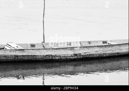 Un bateau sur le Mékong. Ko Pen, Cambodge, Asie du Sud-est Banque D'Images