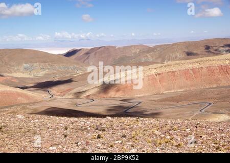 La Cuesta del Lipan, le versant de Lipan, un zigzag et une section abrupte de la route nationale 52, située dans le département de Tumbaya dans la province de Juj Banque D'Images