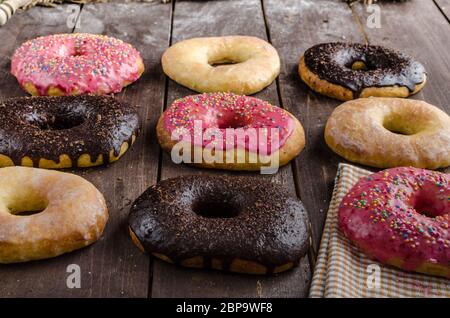 Beignets faits maison, une grande faim pour plus de chocolat, pinky et suger, american cap matin, place à la publicité Banque D'Images