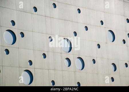 Texture d'arrière-plan. Un mur avec des trous ronds sous forme de bulles de gaz. Banque D'Images