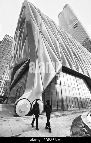 New York City, NY, États-Unis - 4 décembre 2019. The Shed, centre des arts de la scène, des arts visuels et de la culture pop avec une coquille extensible dans les jardins d'Hudson. Banque D'Images