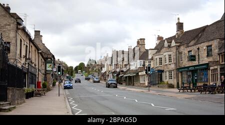 The High Street à Burford, West Oxfordshire, Royaume-Uni Banque D'Images