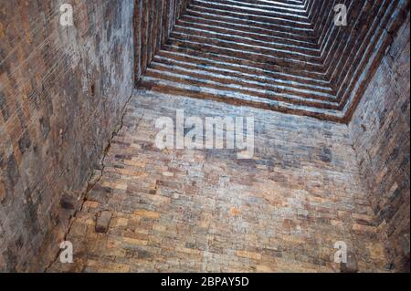 À l'intérieur d'un temple en brique au site archéologique de Sambor Prei Kuk, province de Kampong Thom, Cambodge, Asie du Sud-est Banque D'Images