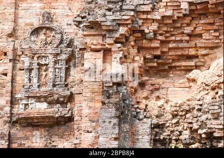 Détails d'un temple en brique au site archéologique de Sambor Prei Kuk, province de Kampong Thom, Cambodge, Asie du Sud-est Banque D'Images