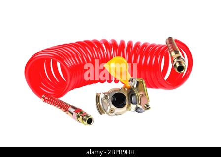 Flexible pneumatique et tête de raccordement d'un PALM Truck pour fournir de l'air comprimé du tracteur à la remorque, arrière-plan blanc Banque D'Images