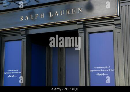 Un logo à l'extérieur d'un magasin Ralph Lauren à Washington, D.C., a été intégré et fermé le 9 mai 2020. Banque D'Images