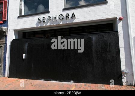 Un logo à l'extérieur d'un magasin Sephora à Washington, D.C., a été ouvert et fermé le 9 mai 2020. Banque D'Images