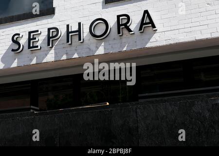 Un logo à l'extérieur d'un magasin Sephora à Washington, D.C., a été ouvert et fermé le 9 mai 2020. Banque D'Images