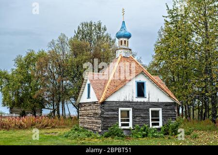 La petite chapelle Saint-Nicolas, une église orthodoxe russe, sur la péninsule de Kenai à Kenai, en Alaska. Banque D'Images