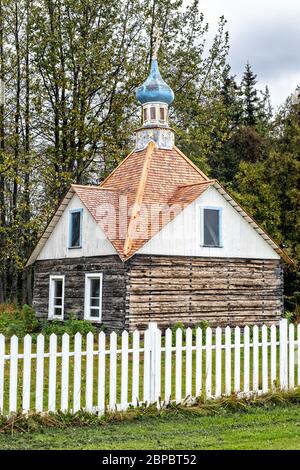 La petite chapelle Saint-Nicolas, une église orthodoxe russe, sur la péninsule de Kenai à Kenai, en Alaska. Banque D'Images