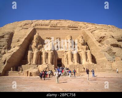 Grand temple de Ramses II, Abou Simbel, gouvernorat d'Assouan, République d'Égypte Banque D'Images