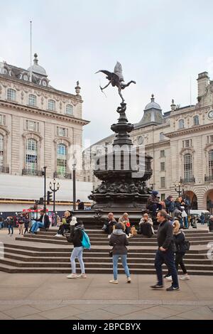 Shaftesbury Memorial Fountain à Piccadilly Circus, Londres, Angleterre Banque D'Images