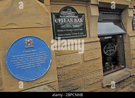 Le bar Cellar, 51 Station Road, Batley, West Yorkshire, Angleterre, Royaume-Uni, sur la piste de Transennine Real Ale Banque D'Images