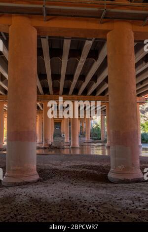 Sous l'Interstate I-40, passez le Rio Grande au Nouveau-Mexique Banque D'Images