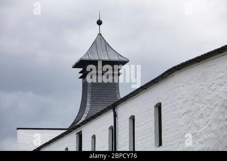 Pagodes à la distillerie Ardbeg, île d'Islay, Écosse. Banque D'Images