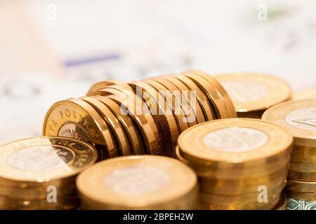 Photographié close-up de monnaie polonaise. Zloty empilés, faible profondeur de champ Banque D'Images