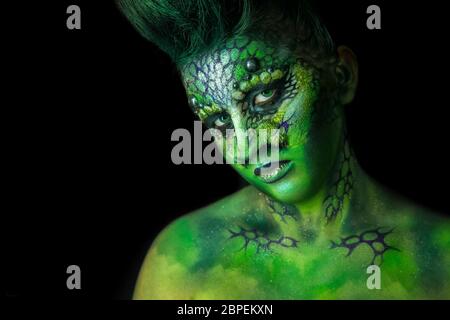 Reptile fantastique fille. Creative composent comme Alien ou Superhero Movie. Banque D'Images