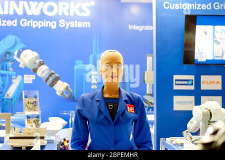 Bangkok-Thaïlande JUIN 22 2018: Sophia robot sur une chemise bleue d'ingénieur, elle est venue à l'exposition de fabrication à BITEC Bangna, Bangkok, Thaïlande Banque D'Images