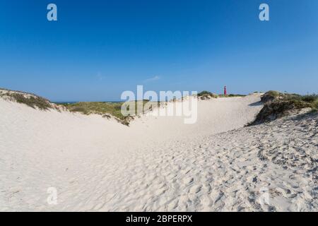 Phare rouge sur l'île schiermonnikoog Banque D'Images