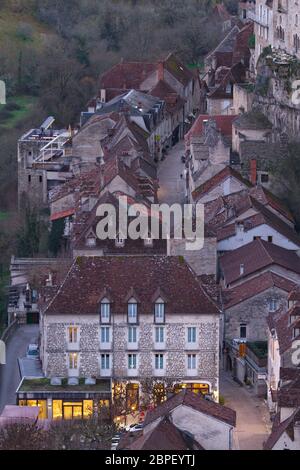 Rocamadour, Lot/France ; 22 mars 2016. Dominant le canyon de l'Alzou, la cité médiévale de Rocamadour est un miracle d'équilibre. Banque D'Images