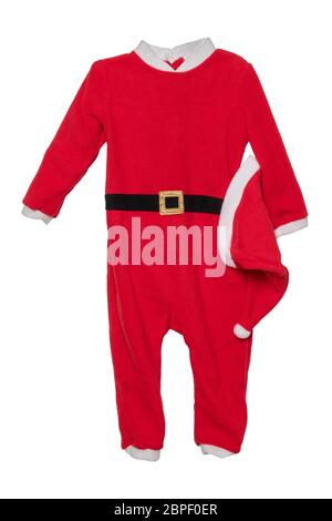 Vêtements de Noël. Gros plan de la combinaison rouge de Noël pour enfants avec chapeau de maintien isolé sur fond blanc. Banque D'Images