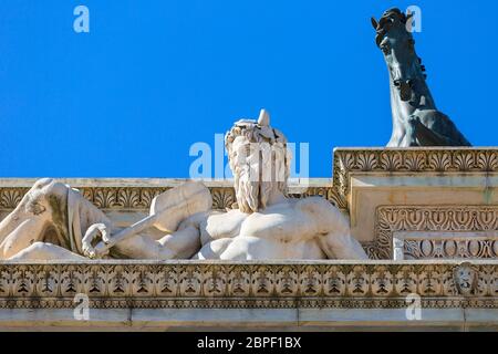 Arc triomphal, l'Arc de la paix, monument au Parc Sempione, la sculpture au sommet, Milan, Italie Banque D'Images