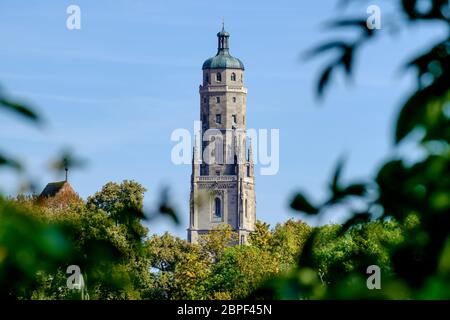 Voir à la tour de l'église Saint-George Daniel en Noerdlingen en Allemagne Banque D'Images