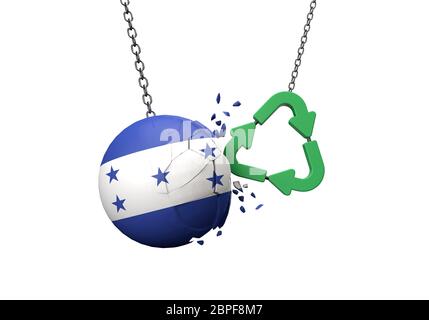 Le symbole de recyclage vert s'écrase dans une boule drapeau du Honduras. Rendu 3D Banque D'Images