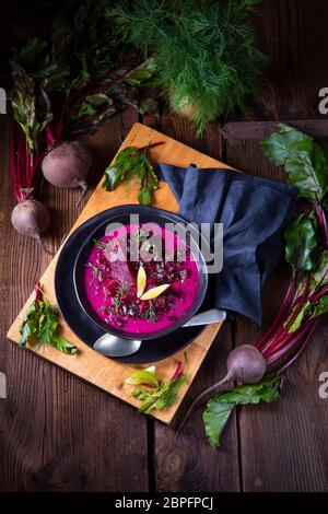 Un Borschtsch orientale avec la prière rouge classique Banque D'Images