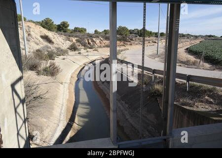 Sur les vannes d'aqueduc en Espagne Banque D'Images