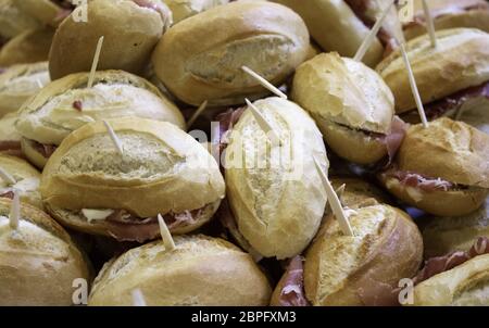 Sandwichs jambon guéri dans un restaurant-minute folle Banque D'Images