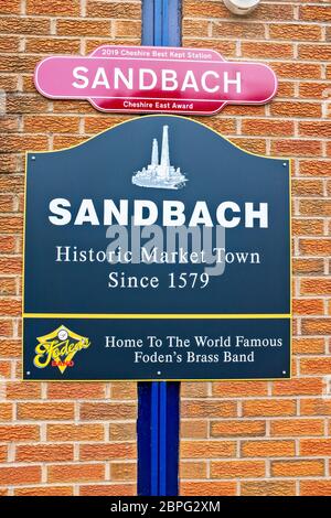 2019 Cheshire panneau de la gare la mieux conservée à Sandbach Cheshire Royaume-Uni Banque D'Images