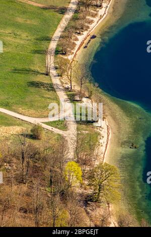 Le lac de Bohinj est le long de la côte de Vogar Banque D'Images