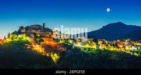 Avis de Perinaldo dans la province de Imperia, Ligurie, Italie. Banque D'Images