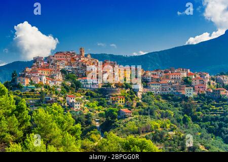 Avis de Perinaldo dans la province de Imperia, Ligurie, Italie. Banque D'Images