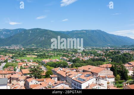 Cityscape de 'Bassano del Grappa', vue du dessus. Panorama ville médiévale. Paysage typique italienne. Banque D'Images