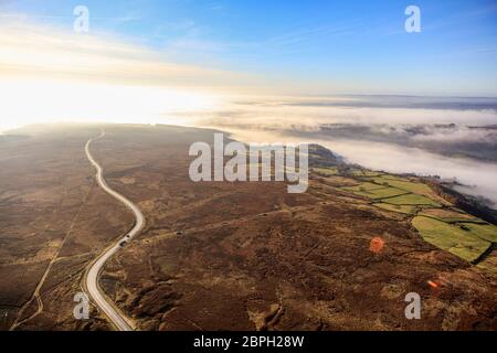 Vue aérienne d'une matinée tôt dans les Yorkshire Moors Banque D'Images