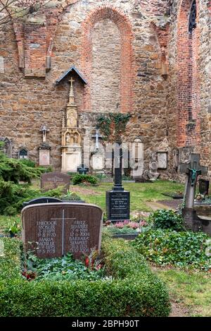 Vieux cimetière de l'église Saint-Nicolas ruinée, Nikolai-Kirche, Bautzen, Allemagne Banque D'Images