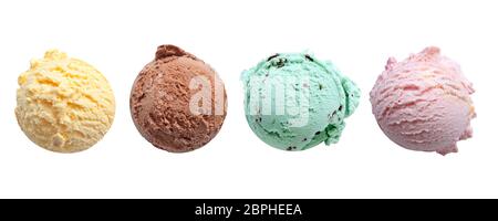 Quatre boules de glace isolé sur fond blanc dont la vanille, chocolat, menthe et fraise Banque D'Images