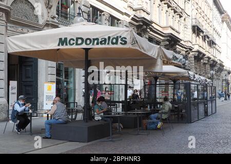 Milan, Italie. 18 mai 2020. Milan phase 2 : premier jour de réouverture après le confinement dans la ville. (Photo de Luca Ponti/Pacific Press/Sipa USA) crédit: SIPA USA/Alay Live News Banque D'Images