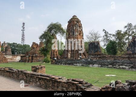 Wat Mahathe Prang et ruines à Ayutthaya, Thaïlande Banque D'Images