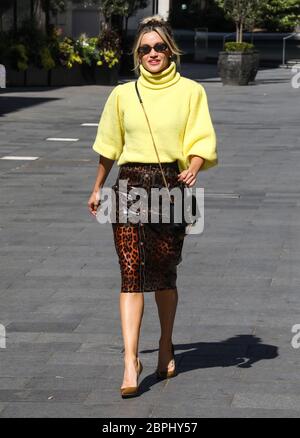 Londres, Royaume-Uni. 19 mai 2020. Ashley Roberts a vu quitter les studios radio mondiaux de Londres. Crédit : SOPA Images Limited/Alamy Live News Banque D'Images