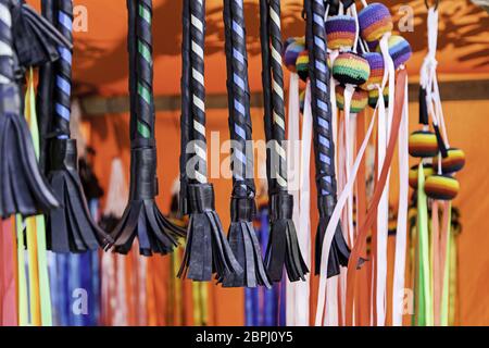 Objets faits main pour jongler et spectacle, détail du feu et plaisir, cirque Banque D'Images