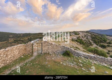 Le lever du soleil dans le village de Kastro. L'île de Thassos, Grèce Banque D'Images