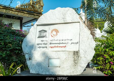 Pagode Kuthodaw à Mandalay, Myanmar, Asie Banque D'Images