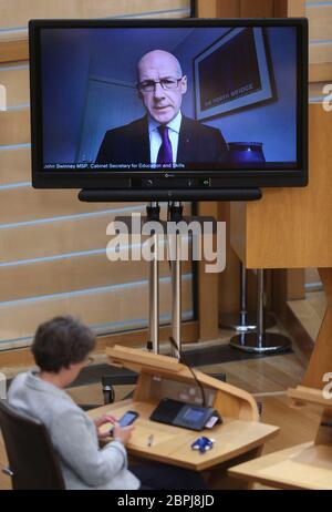 John Swinney MSP Vice-Premier ministre et Secrétaire à l'éducation répond aux questions « virtuellement » lors des questions d'actualité au Parlement écossais Holyrood, Édimbourg. Banque D'Images