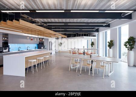 La cuisine dans un intérieur de bureau britannique contemporain avec mobilier. Bureau du Royaume-Uni, Londres, Royaume-Uni. Architecte: IOR, 2019. Banque D'Images