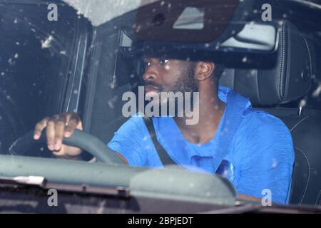 Cobham, Royaume-Uni. 19 mai 2020. Les footballeurs de Chelsea arrivent sur le terrain d'entraînement des clubs à Cobham. C'est aujourd'hui la première fois que les joueurs de la Premier League sont autorisés à s'entraîner en groupe et c'est la première étape vers le redémarrage de la Premier League. Crédit : James Boardman/Alay Live News Banque D'Images