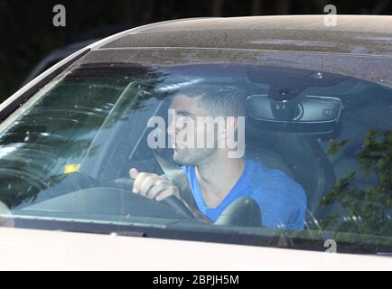 Cobham, Royaume-Uni. 19 mai 2020. Les footballeurs de Chelsea arrivent sur le terrain d'entraînement des clubs à Cobham. C'est aujourd'hui la première fois que les joueurs de la Premier League sont autorisés à s'entraîner en groupe et c'est la première étape vers le redémarrage de la Premier League. Crédit : James Boardman/Alay Live News Banque D'Images