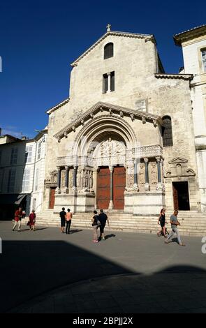 Église romane de Saint-Trophime sur la place de la République. Arles.Bouches-du-Rhône.France Banque D'Images